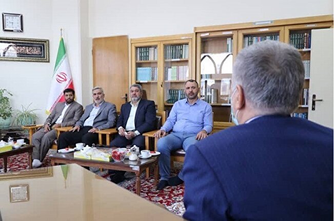 التأكيد على توسيع التعاون العلمي والتراثي بين العتبة الرضوية والعتبة العباسية