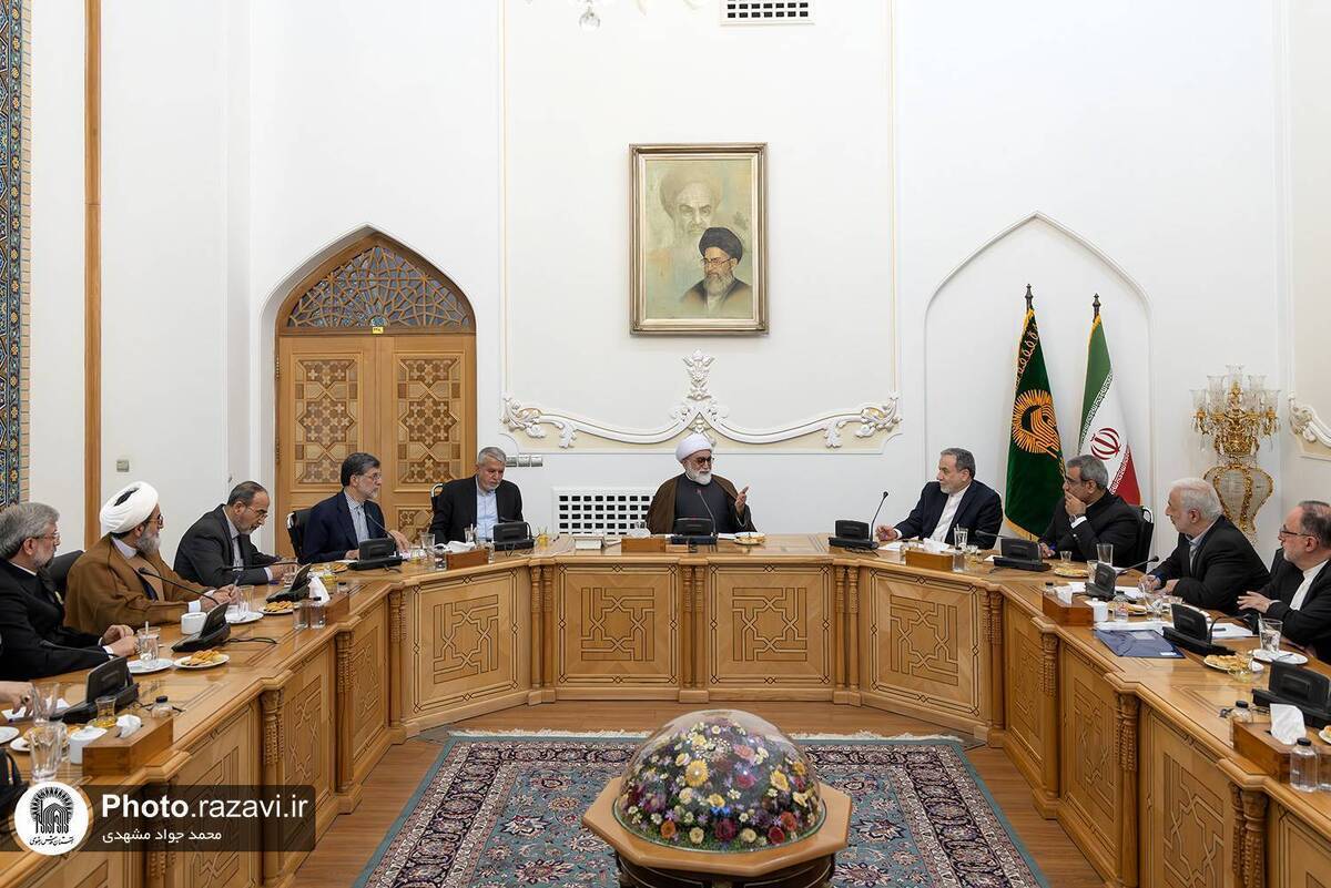 ضرورة النظرة الوطنية إلى قضية الزيارة / الإمام الرضا(ع) محور الهداية والسكينة ووحدة الشعب الإیراني