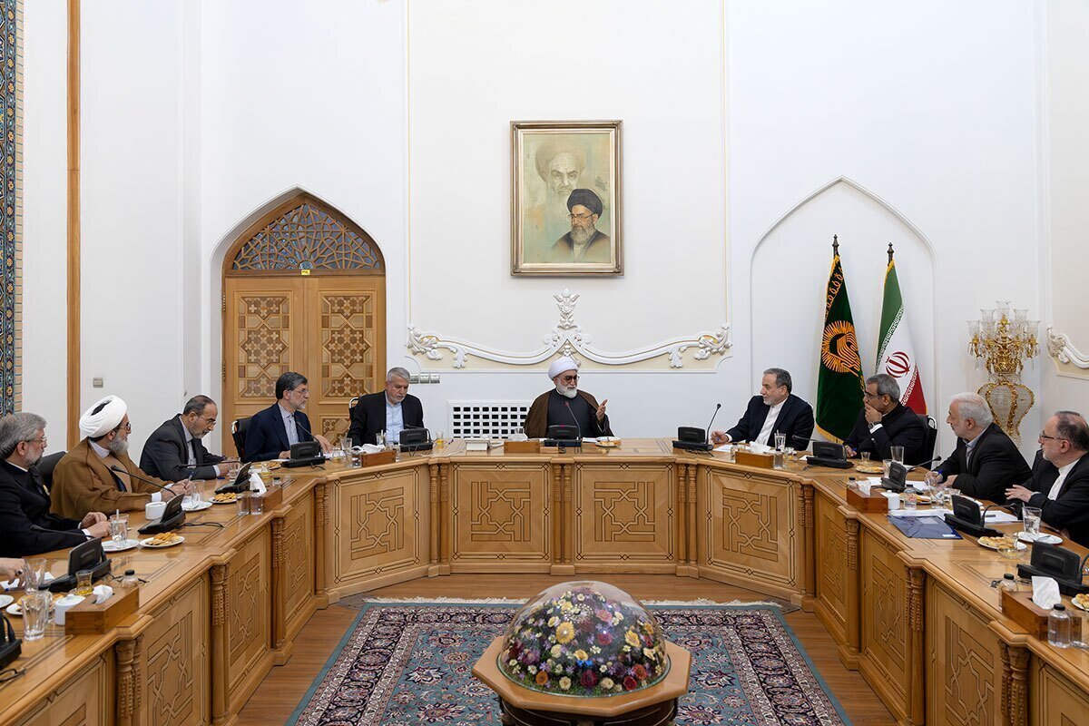 اجتماع فريق عمل الإمام الرضا( ع) بوزارة الخارجية في الحرم الرضوي الشریف