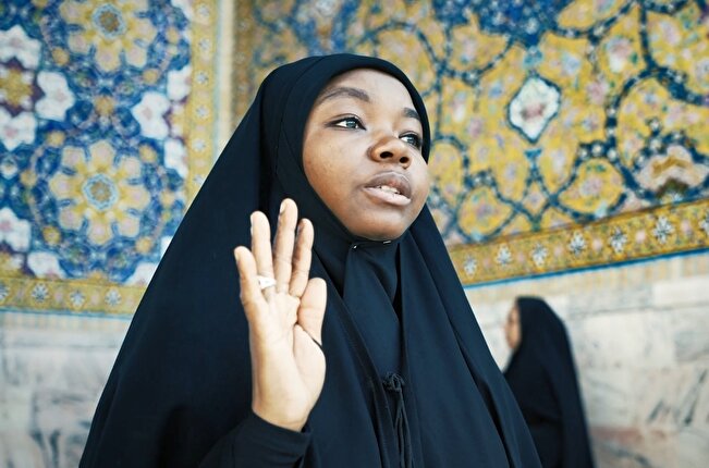 سيدة نيجيرية على طريق الإيمان والمثابرة