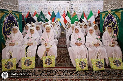 احتفالُ تكليفِ الفتياتِ العربیات في الحرمِ الرضوي الشریف