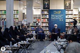 Leader hailed as reviver of “taqriz” tradition in contemporary literature