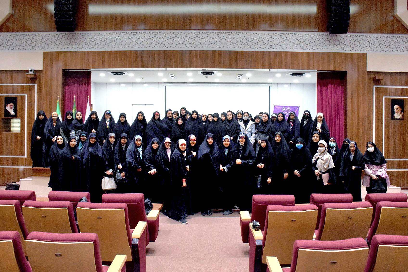 نشست اثرات سبك زندگي بر سلامت زنان و فرزندآوري، به میزبانی دانشگاه بین المللی امام رضا(ع) برگزار شد.