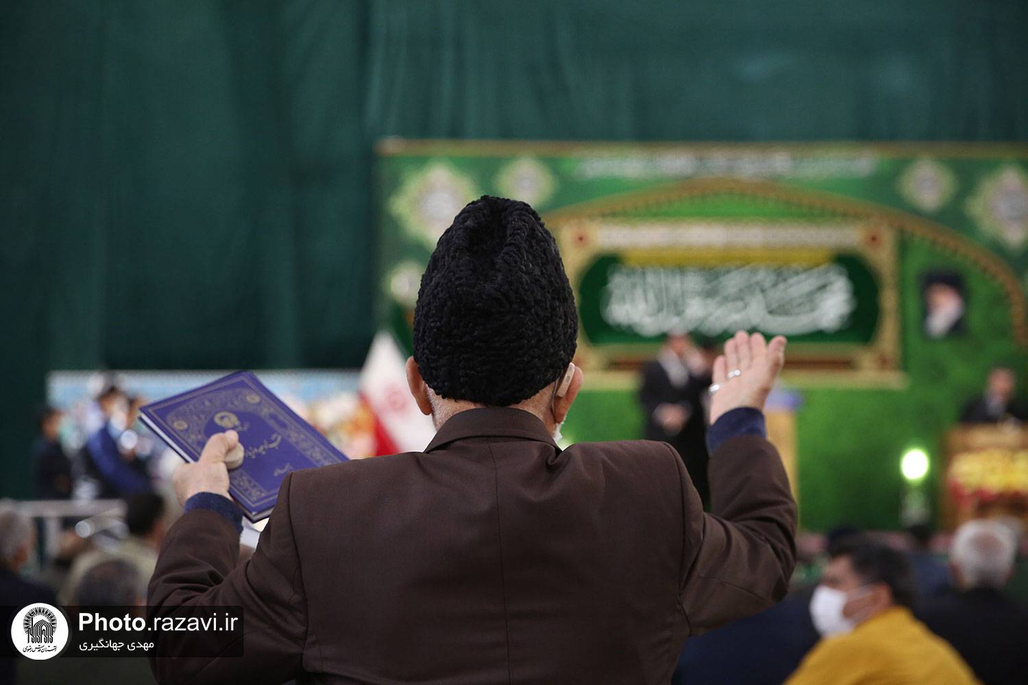 به همت معاونت تبلیغات اسلامی حرم مطهر رضوی، مراسم مناجات خوانی شعبانیه در حرم مطهر امام رضا(ع) در حال برگزاری است.