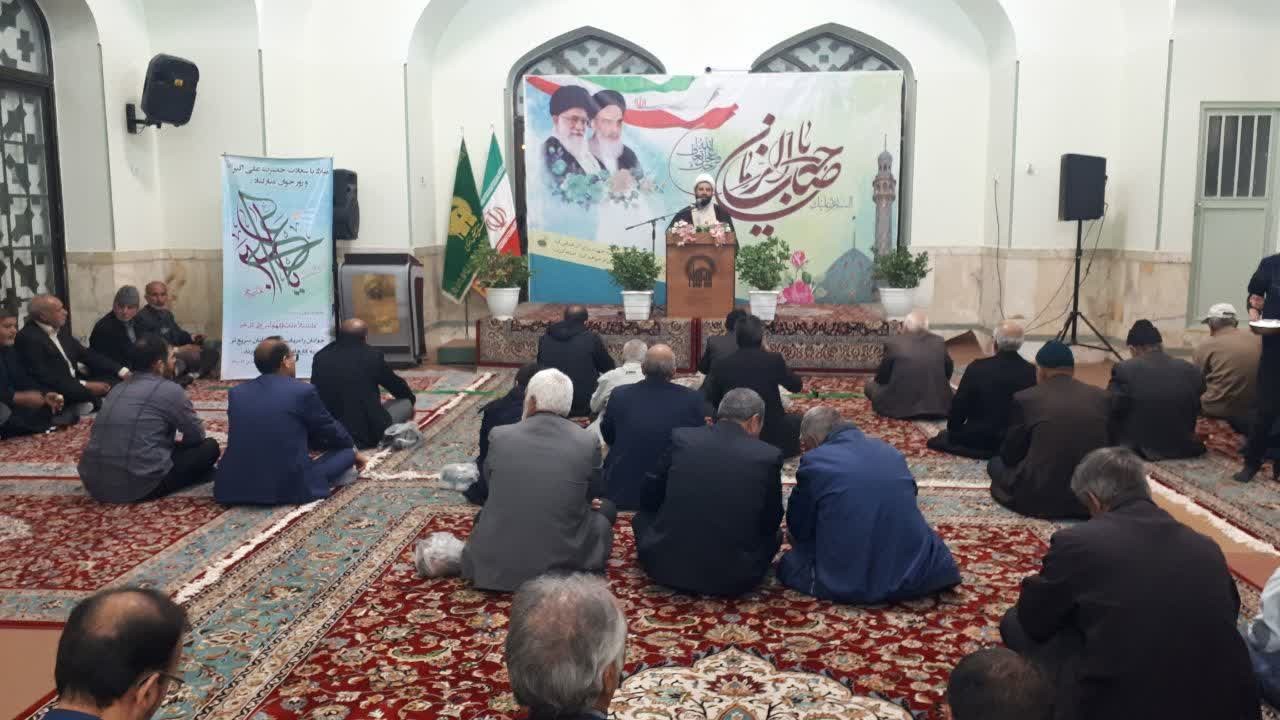 به مناسبت سالروز میلاد حضرت علی اکبر(ع) مراسم جشنی با حضور جمعی از مردم ولایتمدار و مسئولان اجرایی و فرهنگی شهرستان کاشمر در زیارتگاه شهید آیت الله مدرس وابسته به سازمان علمی و فرهنگی آستان قدس رضوی برگزار شد.