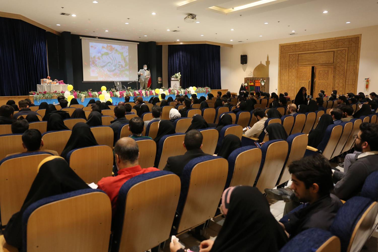 همایش 200 زوج جوان طرح زندگی به سبک رضوی در باغ اردوگاه خاتون مشهد برگزار شد.