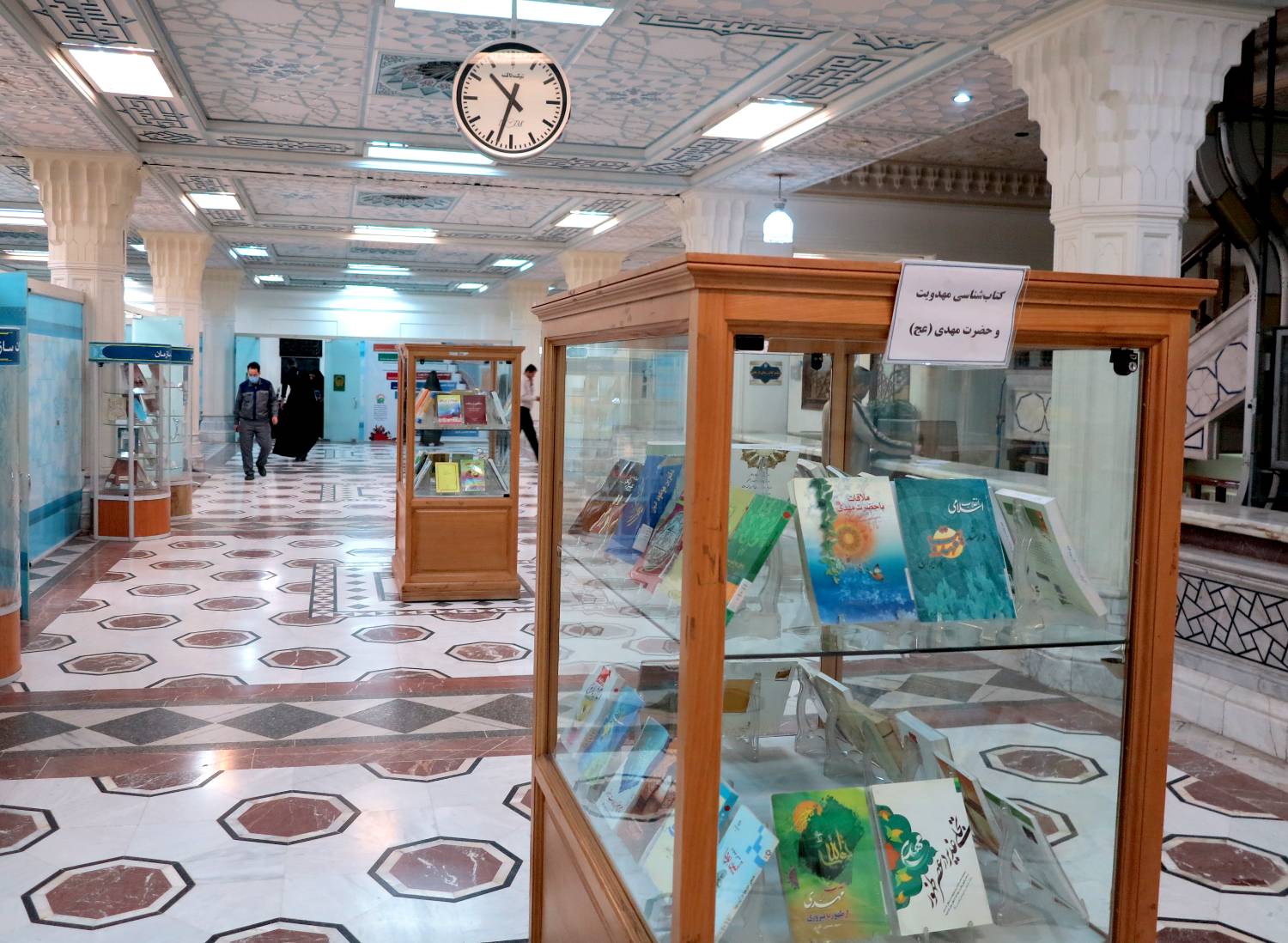 کتابخانه‌های آستان قدس رضوی در مشهد و شهرستان‌ها به مناسبت ولادت حضرت مهدی(عج)، اقدام به برگزاری نمایشگاه کتاب و نرم افزار با موضوع امام مهدی عجل الله تعالی فرجه الشریف کردند.