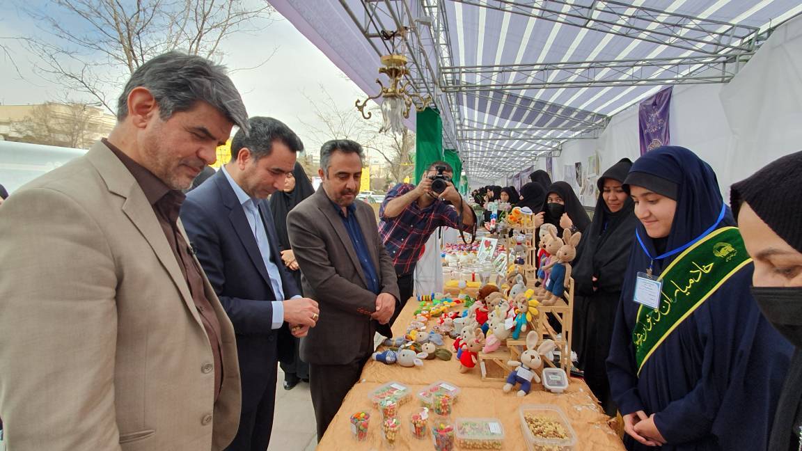 بازارچه کارآفرینی دانش آموزان مدارس دخترانه امام رضا(ع) از امروز در حاشیه بلوار خیام جنوبی آغاز به کار کرد و تا 18 اسفندماه برای بازدید عموم دایر است. 