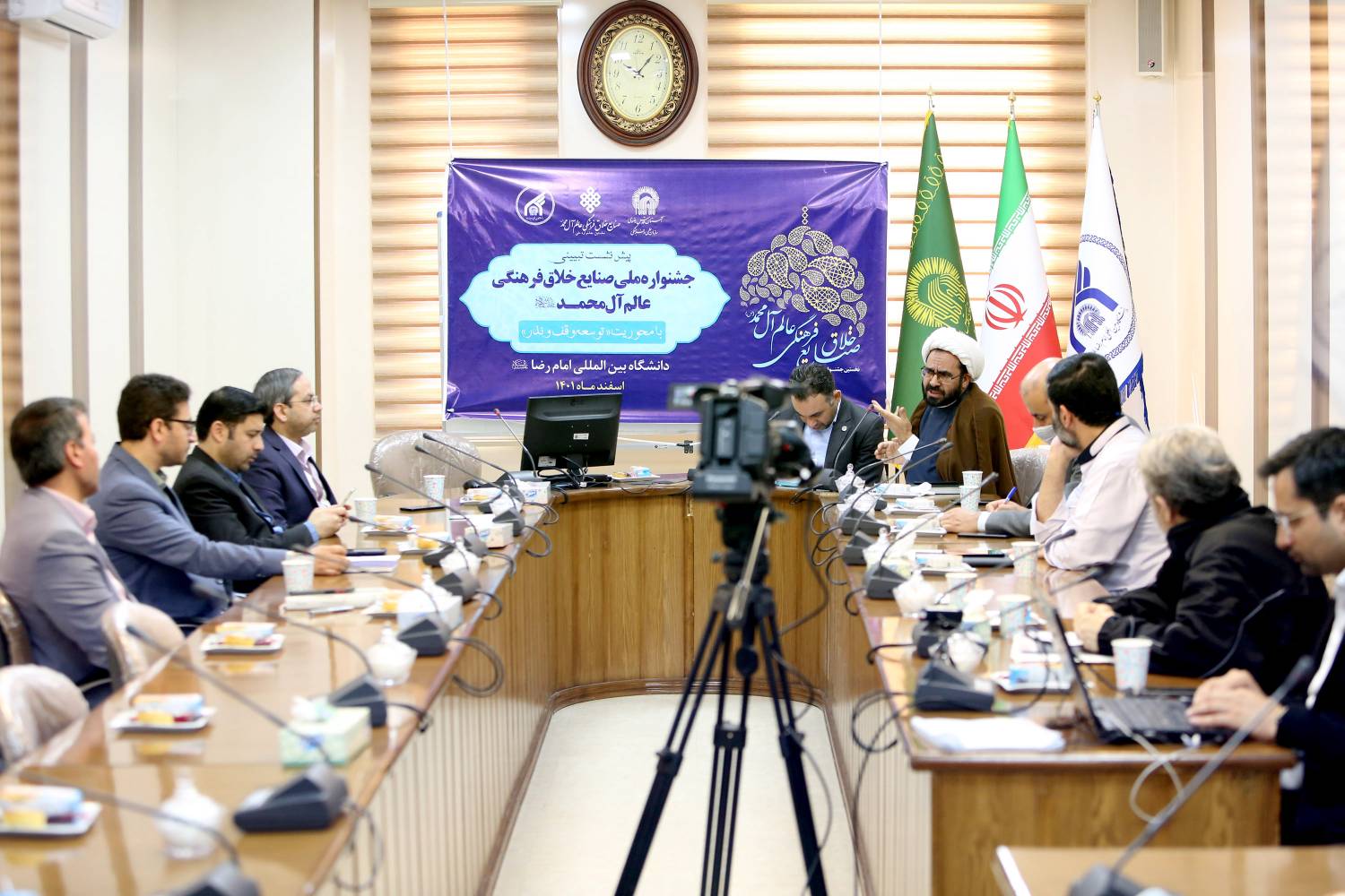 نخستین پيش نشست تبييني محورهاي جشنواره ملي صنايع خلاق فرهنگي عالم آل محمد(ص) با محوريت «توسعه وقف و نذر» به میزبانی دانشگاه بین‌المللی امام رضا(ع) برگزار شد.