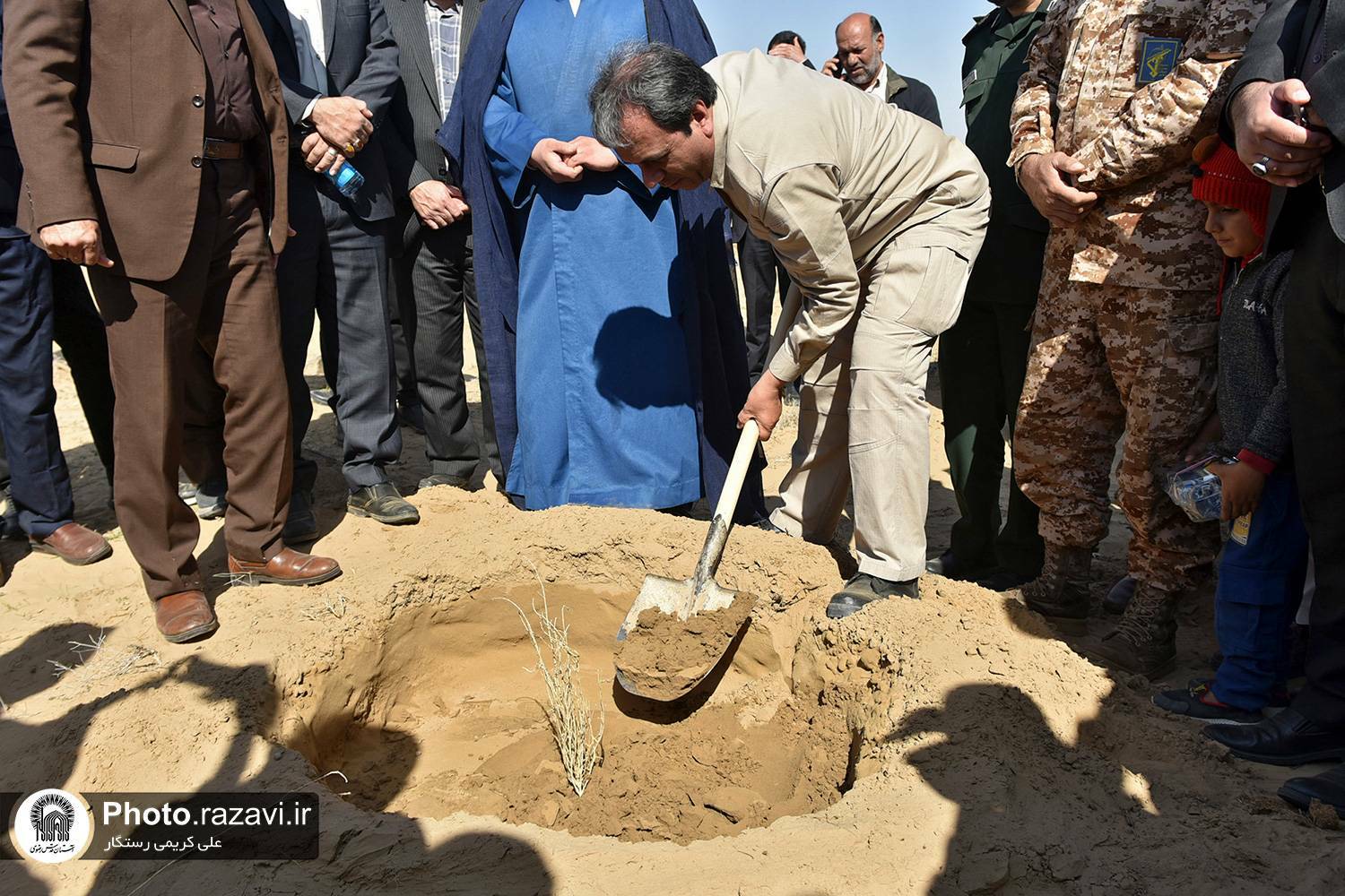 مدیر املاک و اراضی آستان قدس رضوی در سرخس از آغاز نهال‌کاری ۶۰ هکتار از کانون‌های بحرانی فرسایش بادی در این شهرستان به همت آستان قدس رضوی خبر داد.