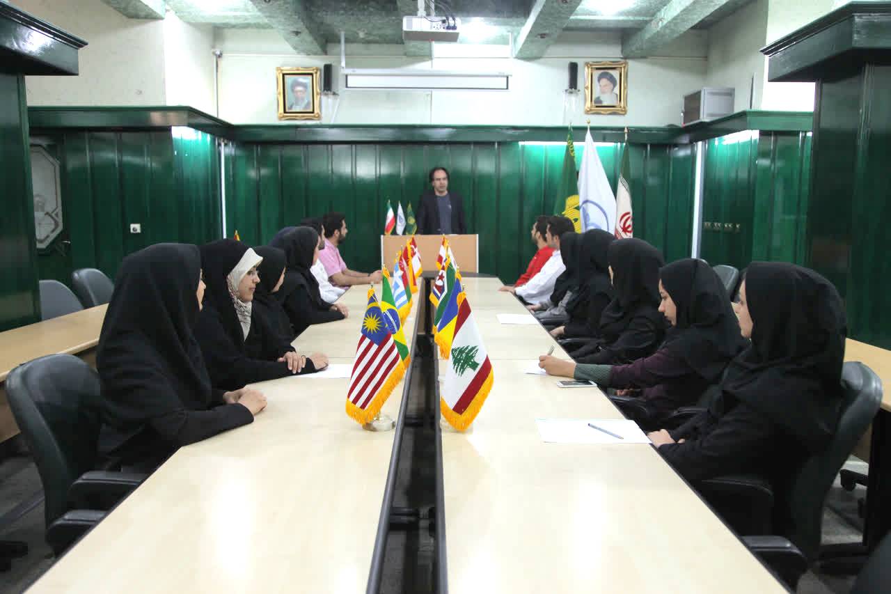 رئیس دانشگاه بین المللی امام رضا(ع) از توسعه حوزه بین‌الملل این دانشگاه طی سال‌های اخیر خبر داد و گفت: هزار دانشجو از 6 کشور عراق، افغانستان، پاکستان، نیجریه، سوریه و ترکمنستان در این دانشگاه مشغول به تحصیل هستند.