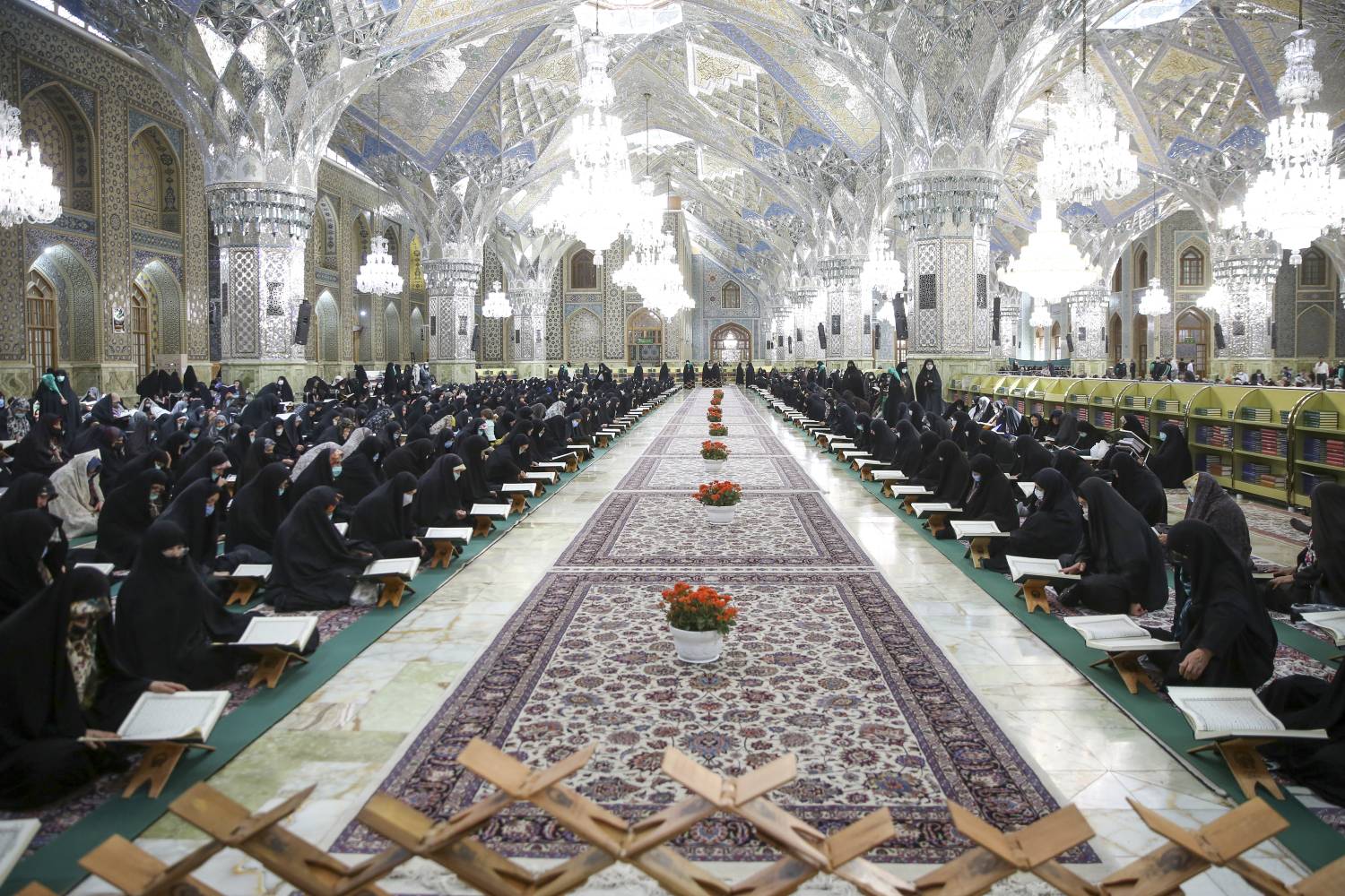 به همت مرکز ارتباطات و رسانه آستان قدس رضوی، میزان رضایتمندی زائران و مجاوران از برنامه‌های ماه مبارک رمضان در حرم مطهر رضوی مورد بررسی قرار می گیرد.