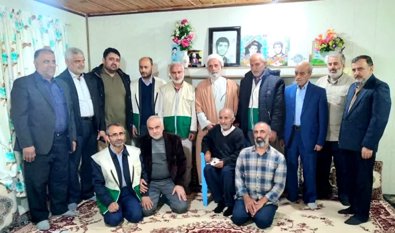 تکریم خانواده های شهدا توسط خادمیاران قائم شهری