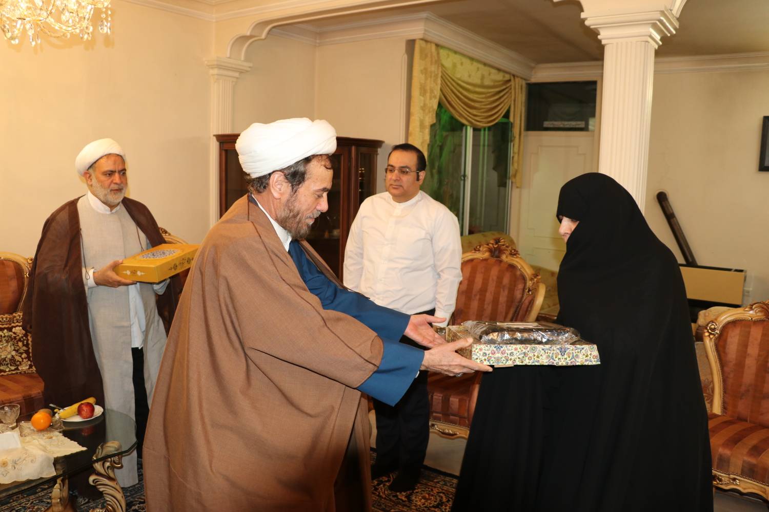 جمعی از مدیران و پژوهشگران بنیاد پژوهش‌های اسلامی آستان قدس رضوی با خانواده یکی از شهدای روز عاشورای حرم مطهر رضوی و آزاده سرافراز دفاع مقدس دیدار و گفت وگو کردند.