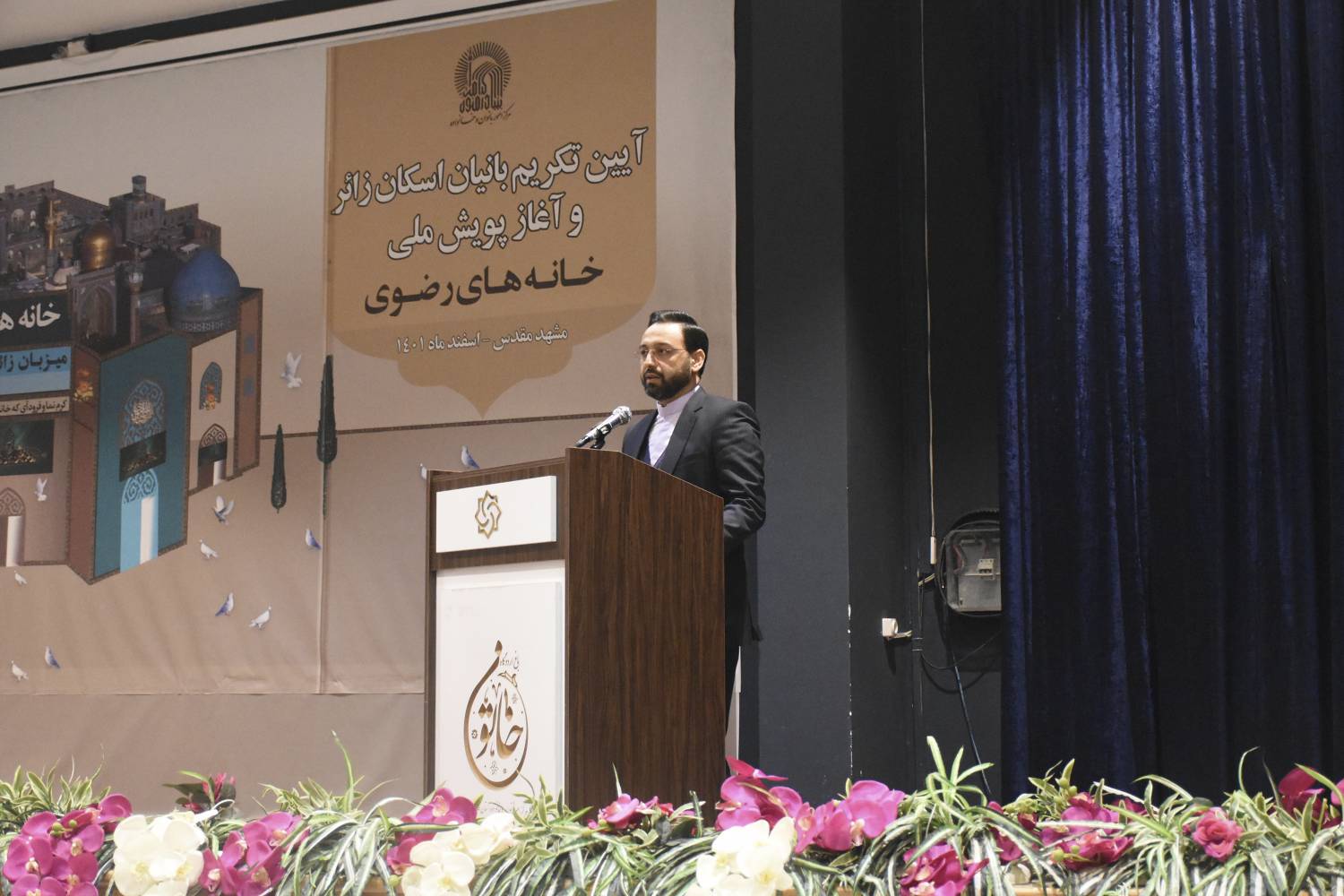 قائم مقام تولیت آستان قدس رضوی با تقدیر از مجاورانی که در خانه‌های خود میزبان زائران می‌شوند گفت: فرهنگ اصیل و دینی میزبانی از زائر در مشهد مقدس در حال فراگیر شدن است و باید این الگوی موفق توسعه یابد.