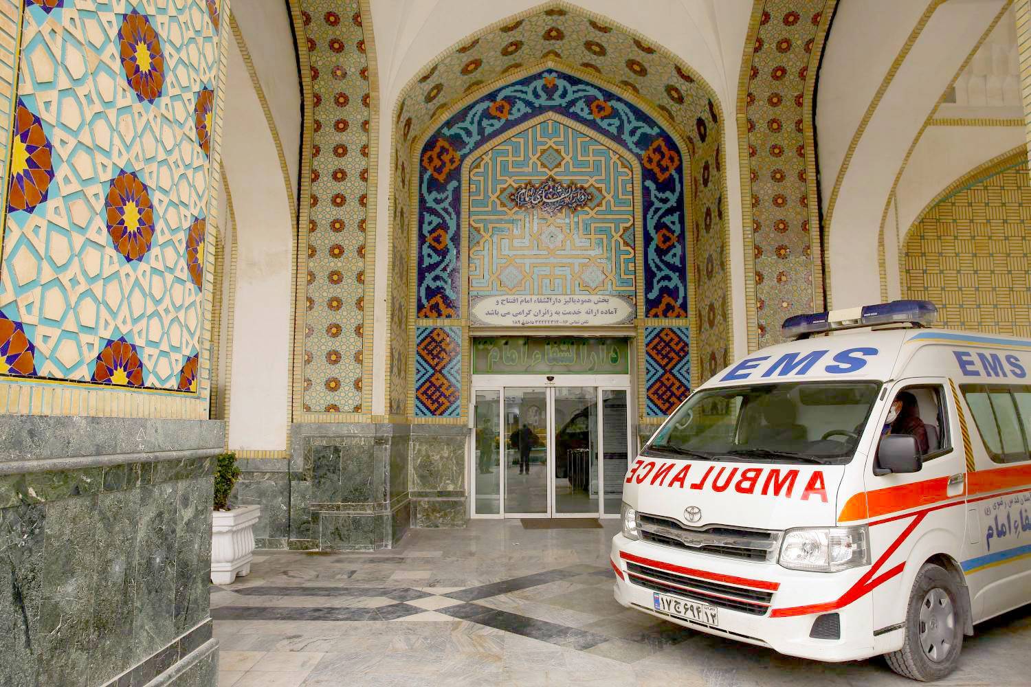 مدیرعامل مؤسسه درمانی آستان قدس رضوی از اتخاذ تمهیدات ویژه برای حفظ سلامت و آرامش خاطر زائران نوروزی حرم مطهر حضرت رضا(ع) خبر داد و گفت:در آستانه تحویل سال 1402، سامانه سیار بیمارستانی در جوار این بارگاه نورانی مستقر شده است. 