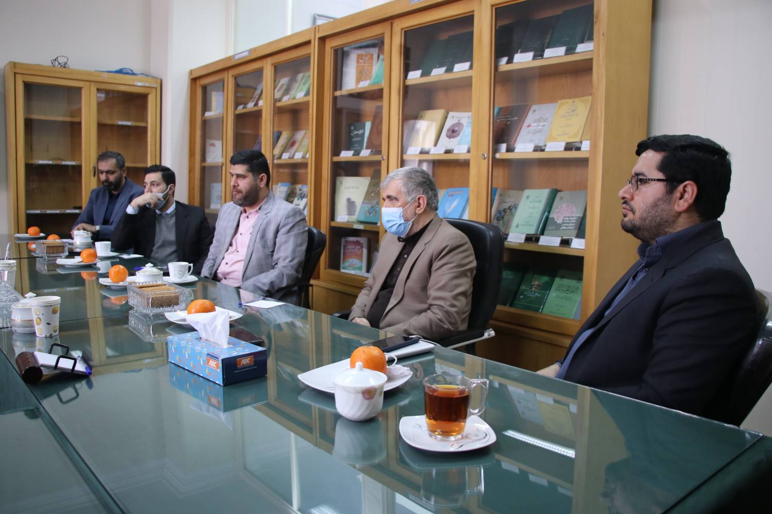 نشست مشترکی بین دو نهاد معاونت فرهنگی و اجتماعی شهرداری مشهد و بنیاد پژوهش‌های اسلامی آستان قدس رضوی در راستای امضای تفاهم‌نامه همکاری با موضوع اخلاق اجتماعی برگزار شد.