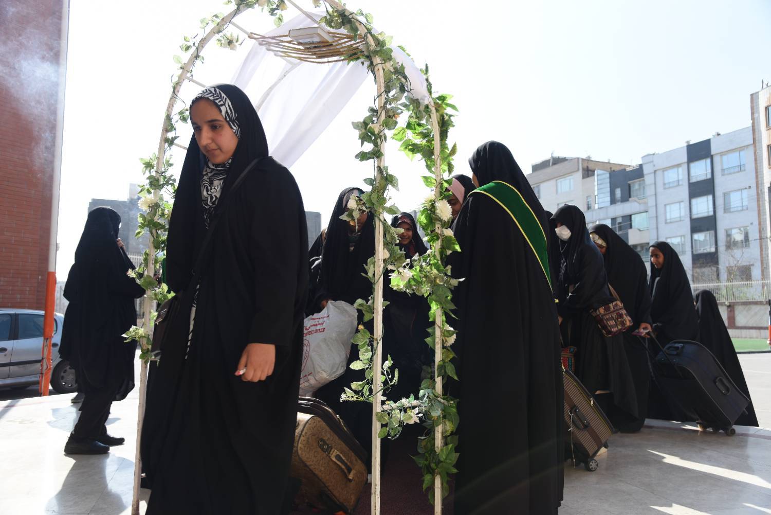 همزمان با ورود کاروان دختران دانش آموز زیارت اولی کرمانی، در مراسمی با حضور مدیرعامل بنیاد فرهنگی رضوی زائران مخاطب طرح «مهمان بهشت2» مورد استقبال قرار گرفتند. 