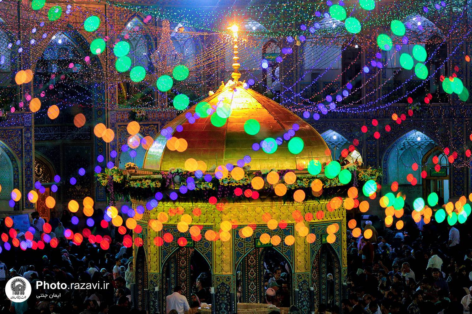 در آستانه سال نو و برپایی بزرگترین اجتماع نوروزی ایرانیان در حرم مطهر حضرت رضا(ع)، جزئیات مراسم سال تحویل در این بارگاه ملکوتی تشریح شد.