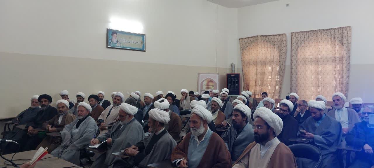 دوره آموزشی ویژه ائمه جماعات و روحانیت شهرستان کاشمر تحت عنوان «بدو امامت» در زیارتگاه شهید مدرس وابسته به موسسه فرهنگی و بقاع متبرکه آستان قدس رضوی برگزار شد.