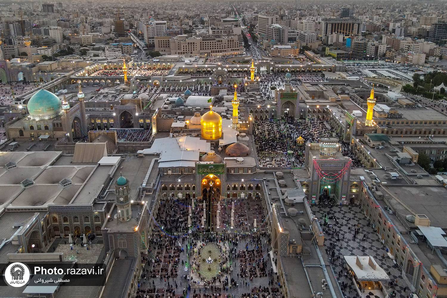 دیروز و امروز وقف در آستان حضرت رضا(ع)/ ایجاد بسترها و شیوه‌های جدید برای عرض ارادت واقفان 