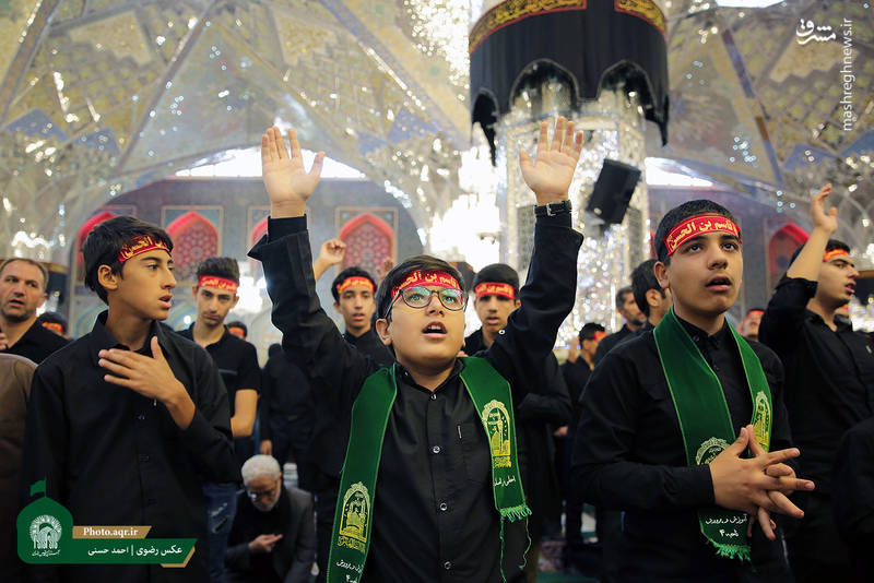 عزاداری نوجوانان در حرم مطهر رضوی به مناسبت شهادت حضرت رضا(ع)