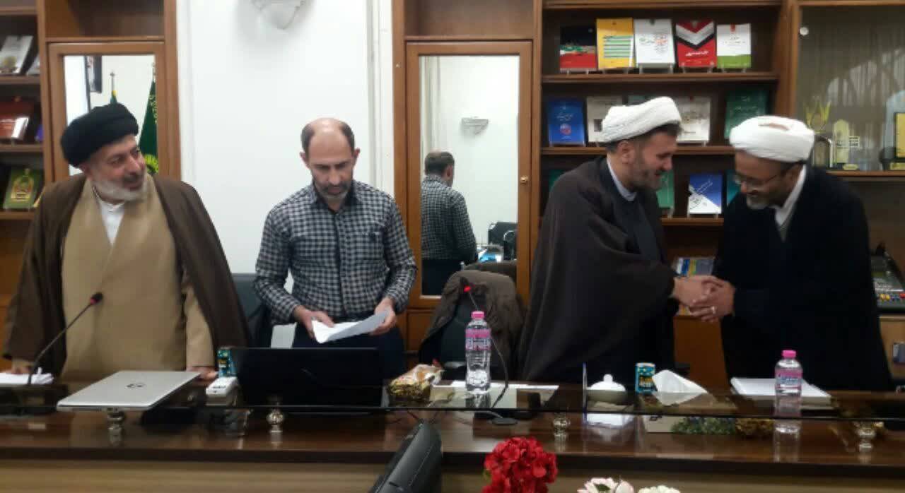 رساله دکتری با موضوع مبانی فتوای رهبر انقلاب در خصوص حرمت سلاح هسته ای دفاع شد