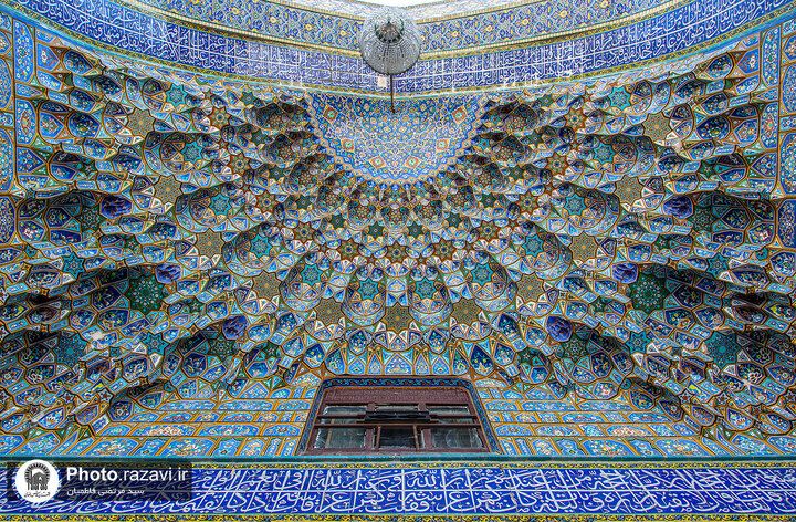 عکس با کیفیت : مقرنس کاری ایوان شرقی(باب السلام) صحن آزادی حرم مطهر رضوی