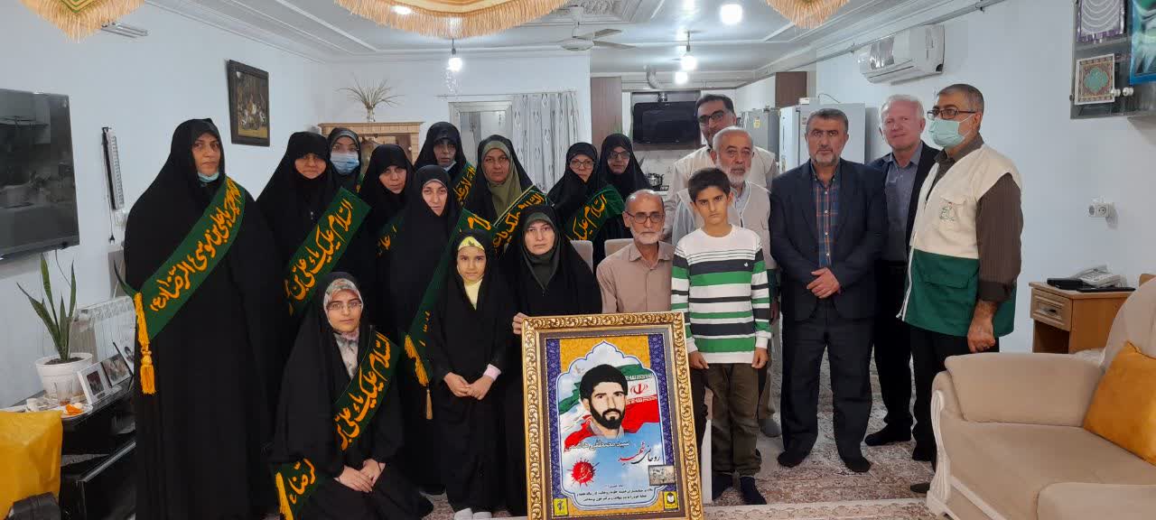 تجلیل خادمیاران رضوی از خانواده ایثارگر بابلی