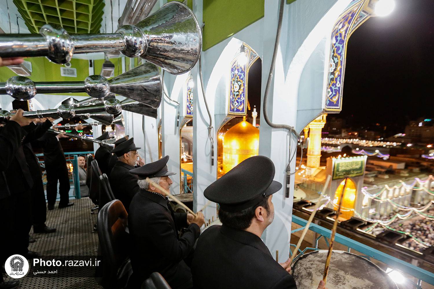 نقاره ها نواختند، به شوق نو شدن روزگار، به شکرانه عنایت پروردگار و برای قرار دل های بی قرار. سال نو شد و دوباره نو شدن قصه ما شد در حریم قدسی سلطان رئوف خراسان و ایران زمین. 