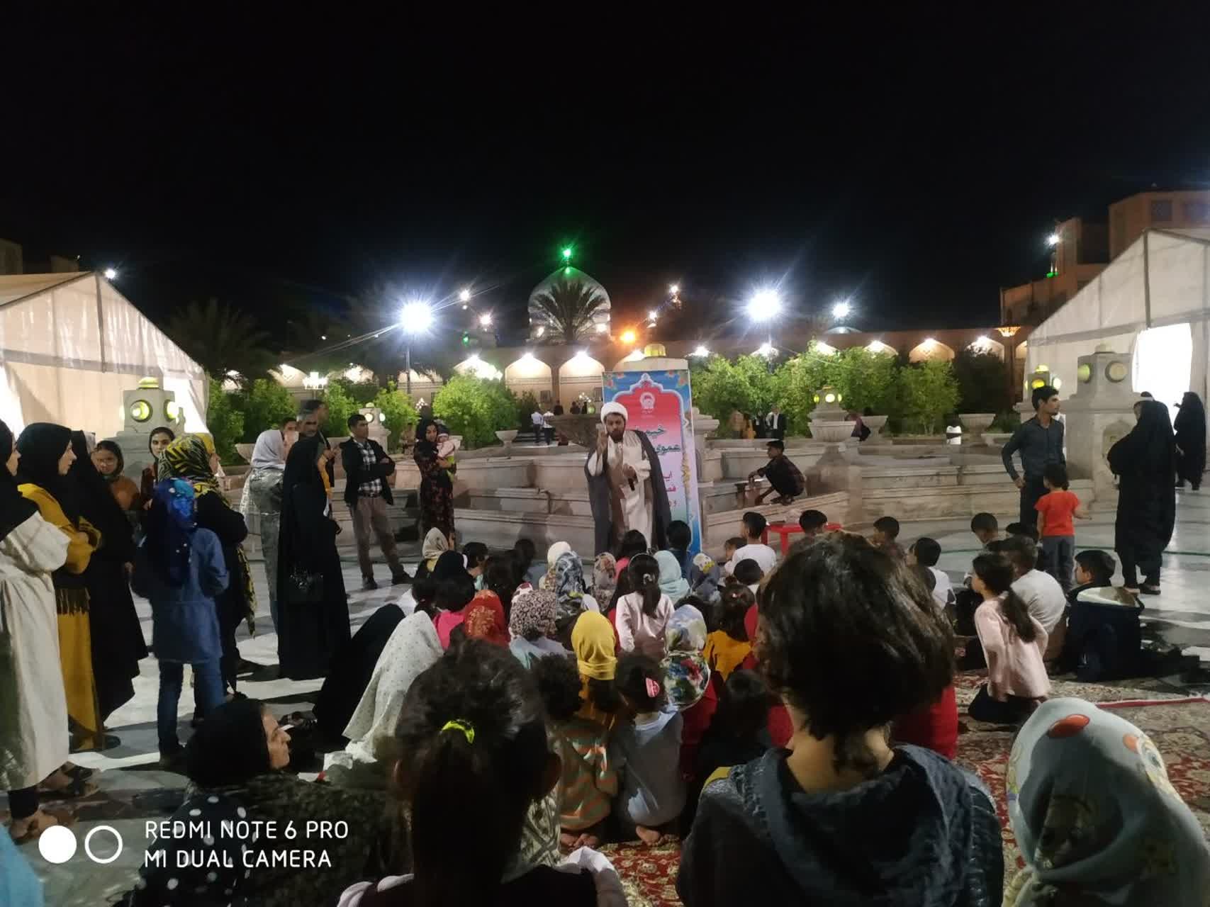 به منظور ارائه مفاهیم فرهنگی ۵ ایستگاه کودکانه تحت عنوان «عموی مهربان» و جنگ شادی به صورت روزانه ویژه کودکان و نوجوانان در آستان حضرت حسین بن موسی الکاظم(ع) برپا است.