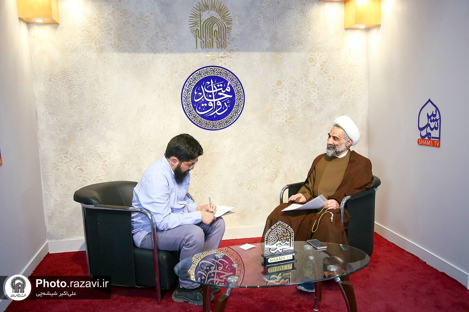 دانشگاه علوم اسلامی رضوی در سال 1363 همزمان با تشكيل اولين كنگره جهاني حضرت رضا(ع) با هدف وحدت حوزه و دانشگاه و تربيت فقيه اسلام‌شناسي، محقق و استاد در رشته‌هاي مختلف اسلامي، تربيت حقوقدان، قاضي و كارشناس حقوقي، تربيت عالم ديني و مبلغ اسلام و گسترش فرهنگ اسلامي و معارف اهل بيت (ع) در داخل و خارج از كشور و تربيت نيروي انساني كارآمد براي مراكز علمي و پژوهشي كشور تاسیس شد.