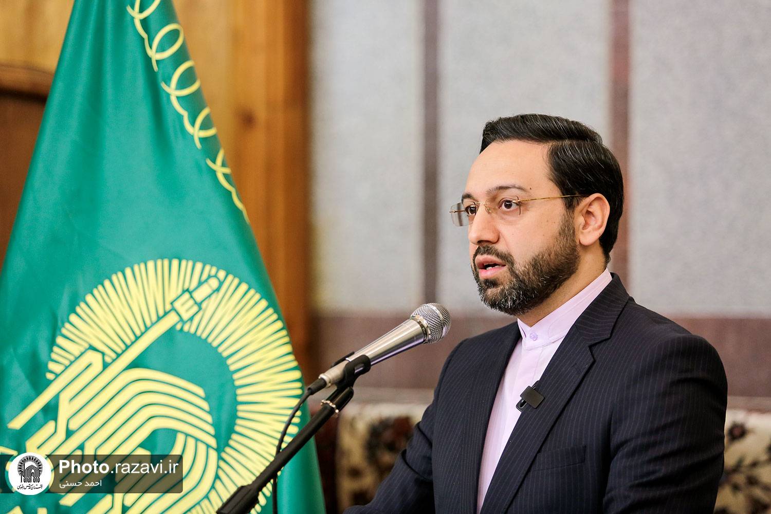 قائم مقام تولیت آستان قدس رضوی با اشاره به جایگاه دستگیری از محرومان و نیازمندان در سیره اهل بیت(علیهم السلام) گفت: خادمان و خادمیاران رضوی با شعار «همه خادم الرضاییم» حرکت های خیرخواهانه برای گره گشایی از مشکلات مردم را ادامه خواهند داد.