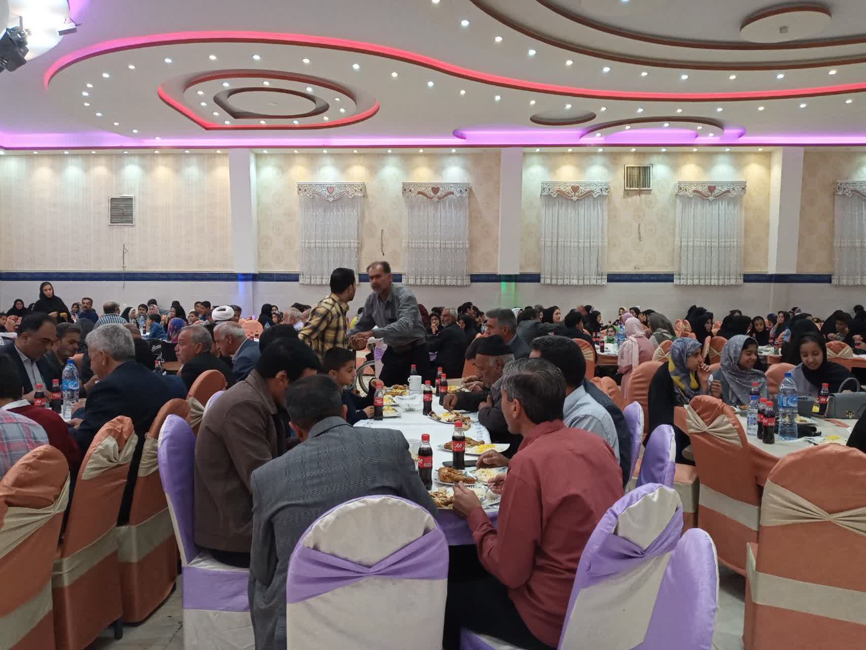 برپایی سفره کریمانه افطار در مساجد انار