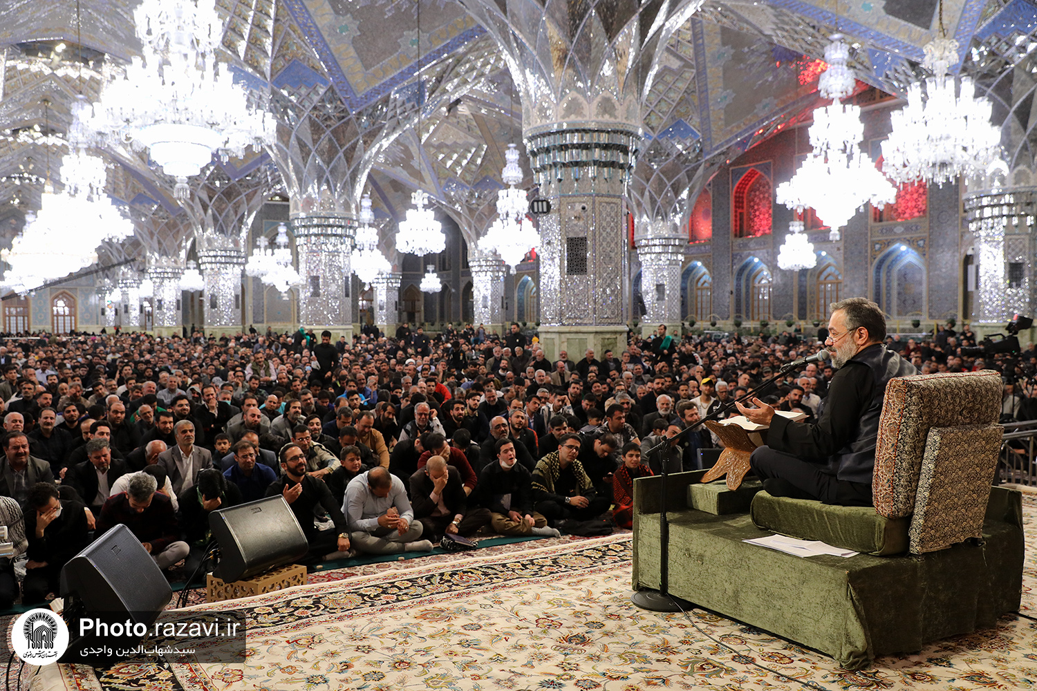مناجات خوانی سحر‌گاهی حاج محمود کریمی در حرم مطهر رضوی