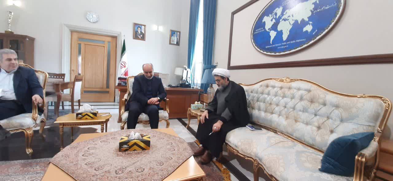 معاون امور بین‌الملل آستان قدس رضوی با ناصر کنعانی، رئیس مرکز دیپلماسی عمومی و سخنگوی وزارت خارجه در خصوص گسترش ارتباطات بین‌الملل هم‌افزایی و همکاری‌های مشترک دیدار و گفت‌وگو کرد.