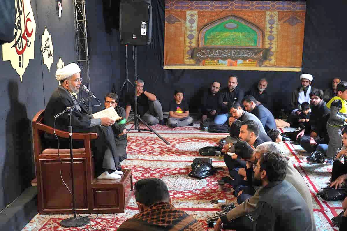 عضو هيات علمي پژوهشگاه فرهنگ و انديشه اسلامي با بيان اين كه مي بايست ذكر و توجه به خدا را در قلب و دل جاري كنيم، گفت: كسب رضاي خداوند متعال در پرتو حق بيني و حق محوري است.  