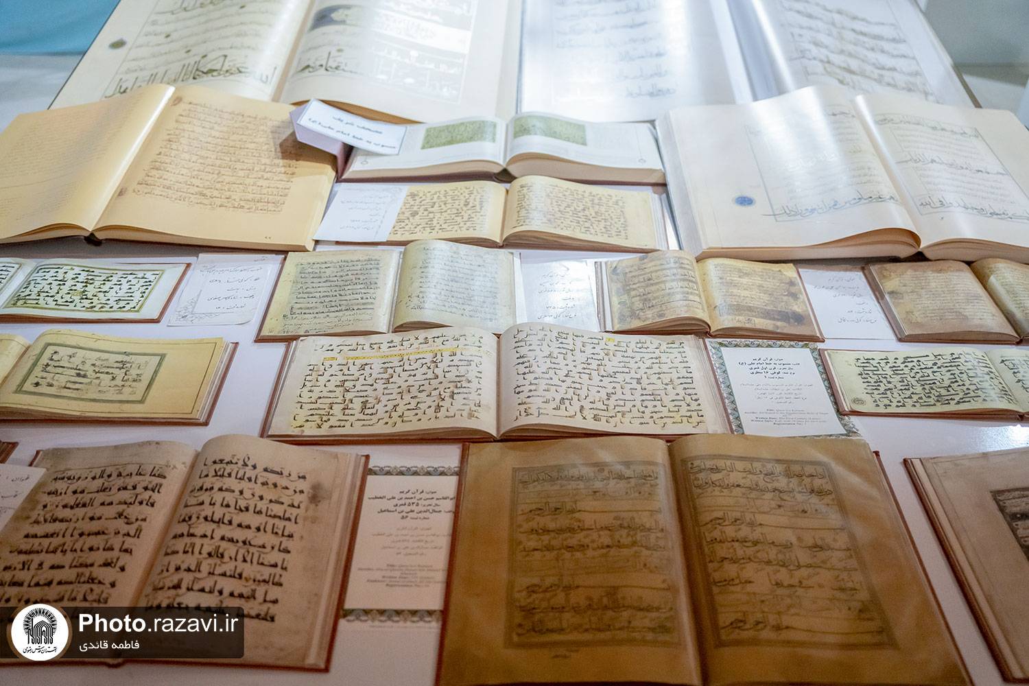 وزیر بهداشت، درمان و آموزش پزشکی از غرفه‌ آستان قدس رضوی  درسی‌امین نمایشگاه بین‌المللی قرآن کریم تهران بازدید کرد. 