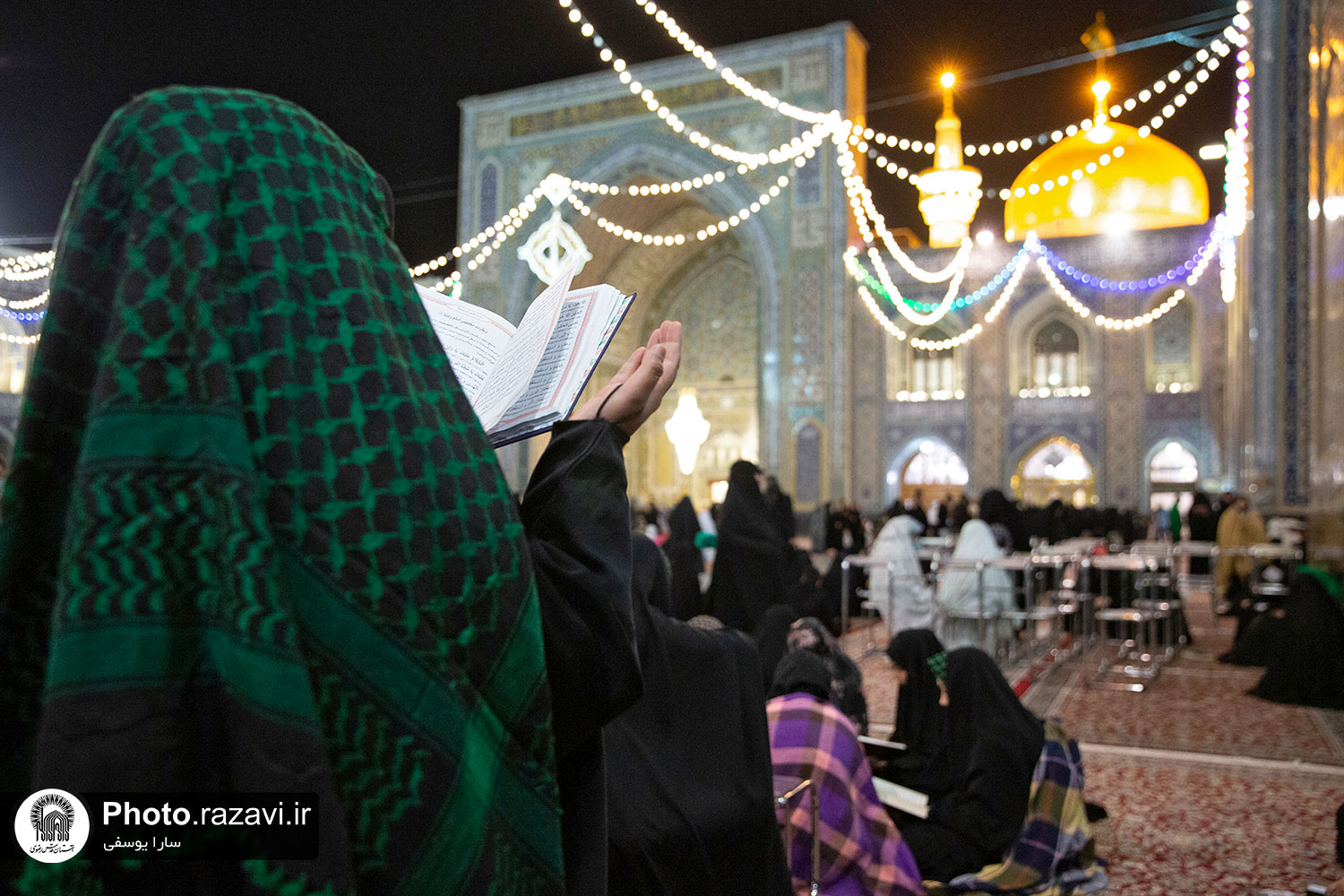 اعتکاف دختران نوجوان در حرم مطهر رضوی