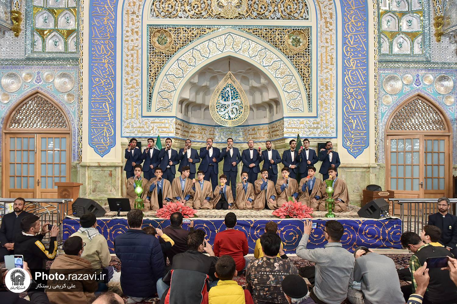 اللَّهُمَّ إِنَّهُ قَدْ دَخَلَ شَهْرُ رَمَضَانَ. اللَّهُمَّ رَبَّ شَهْرِ رَمَضَانَ الَّذِي أَنْزَلْتَ فِيهِ الْقُرْآنَ وَ جَعَلْتَهُ بَيِّنَاتٍ مِنَ الْهُدَى وَ الْفُرْقَانِ‌...
میهمانی آغاز و درهای آسمان گشوده شد. به آسمان که بنگری، صدای بال ملائک را می شنوی که ندای شَهْرُ رَمَضَانَ الَّذِي أُنزِلَ فِيهِ الْقُرْآنُ سر می دهند. دوباره به آغاز ماه نور و برکت رسیده ایم، رمضان فصل شروع دوباره عروج…