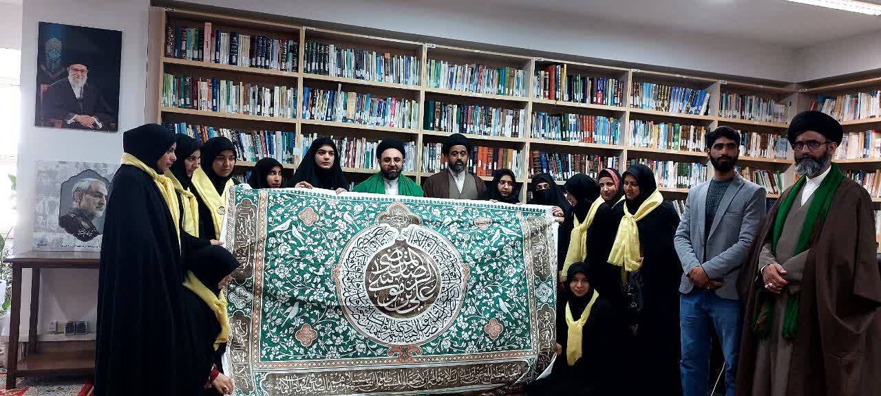 جمعی از بانوان پزشک و اساتید دانشگاه کشمیر هندوستان به میزبانی مدیریت زائران غیر ایرانی آستان قدس رضوی و همکاری جامعةالمصطفی خراسان، در هجدهمین دوره آموزشی سفیران رضوی، با موضوعات معرفتی، فرهنگی و تبلیغی آستان قدس رضوی شرکت کردند.