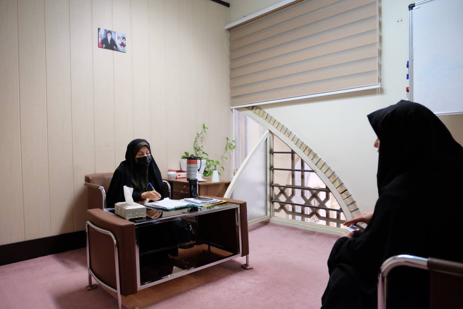 با حضور بیش از 46 استاد مشاور، حدود 443 زائر و مجاور از خدمت جدید مرکز جامع مشاوره آستان قدس رضوی در برپایی میزهای خدمت مشاوره بهره‌مند شدند.