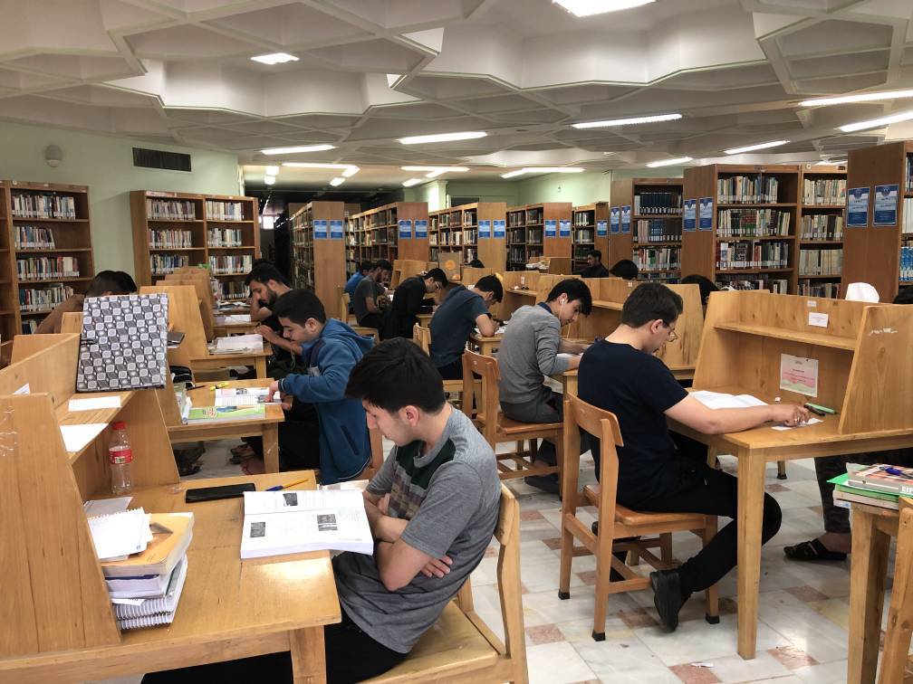 همزمان با در تعطیلات نوروزی، 190 دانش آموز دختر و پسر پایه دوازدهم مدارس امام رضا(ع) برای موفقیت در آزمون سراسری 1402، در طرح نوروزی اعتکاف علمی شرکت کردند. 