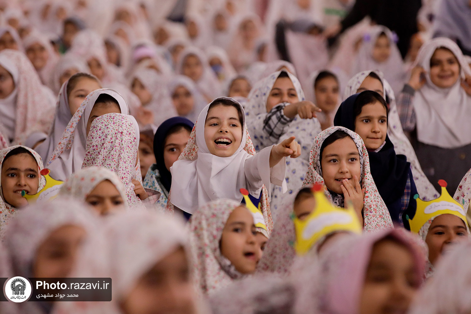 نماهنگ حال و هوای بچه های مشهدی در جشن تکلیف حرم مطهر رضوی