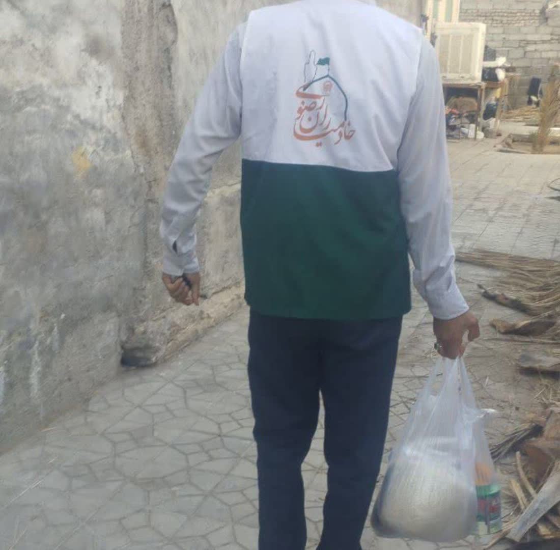 اهدای ۱۵۲ بسته یلدایی به خانواده‌های کم برخوردار