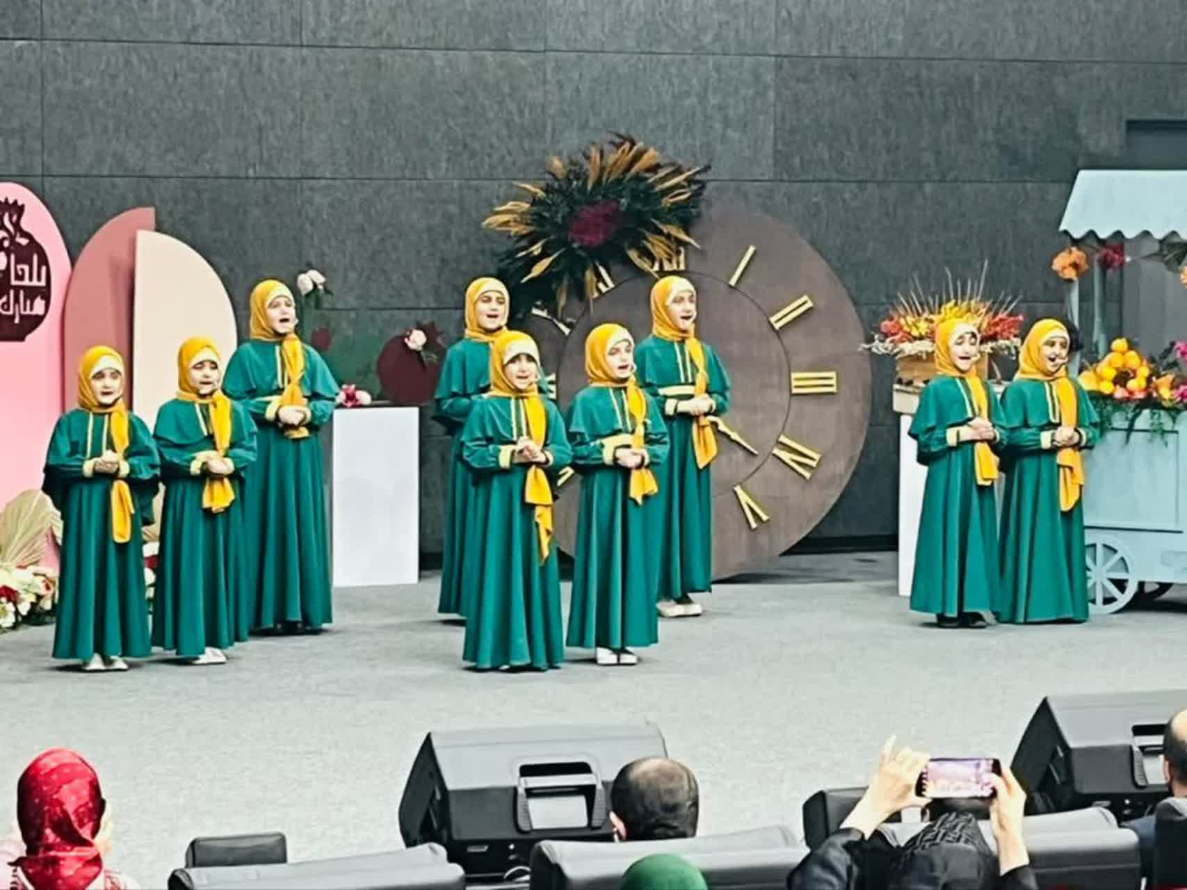 برگزاری ویژه برنامه یلدا با حضور خانواده شهدا و خادمیاران منطقه ۳ تهران