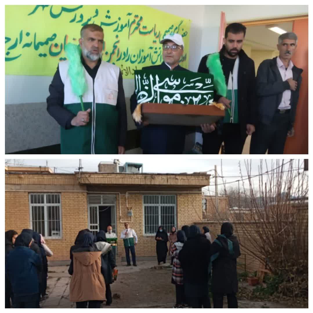 زنگ مقاومت به مناسبت سالگرد شهادت حاج قاسم در دبستان دخترانه کهنوج به صدا در آمد