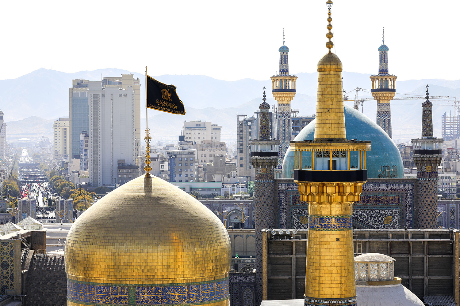 عکس با کیفیت : گنبد و گلدسته حرم مطهر رضوی