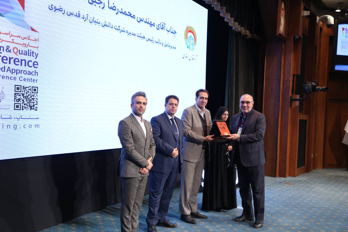 کسب تندیس زرین پیشتازان کیفیت و نوآوری توسط شرکت دانش‌بنیان آرد قدس رضوی