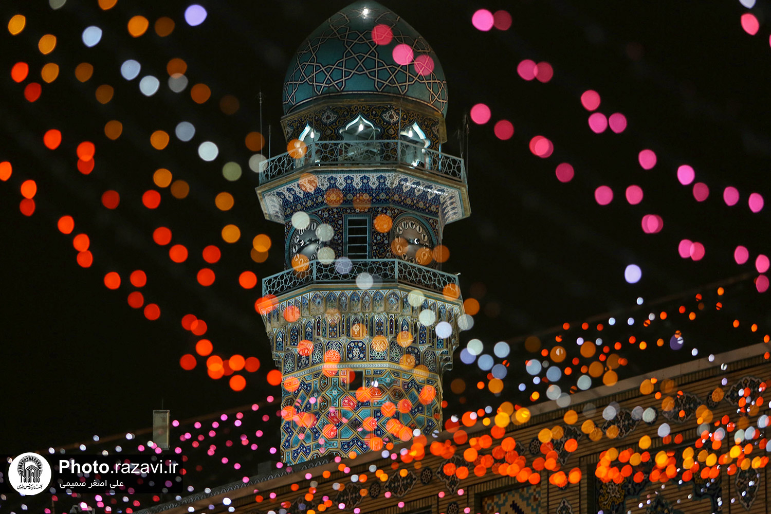 همزمان با سالروز میلاد با سعادت حضرت ابالفضل العباس(ع) ویژه برنامه «اسطوره فخر و ادب» در حرم مطهر رضوی برگزار شد.